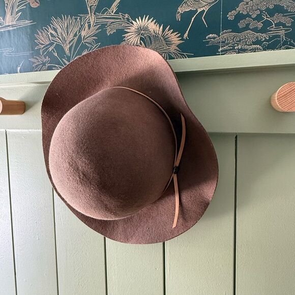 Goorin Bros Classic Felt Wool Hat with Leather Band in Brown - Picture 1 of 9